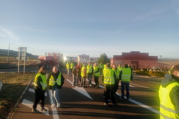 Los agricultores inician el miércoles con cortes en la autovía A-23 en Teruel y la A-222 en Muniesa