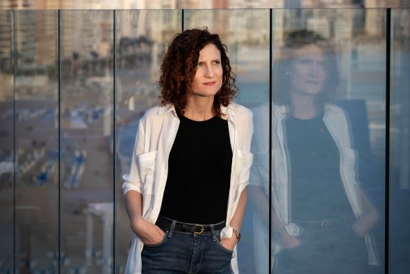 Elisa Ferrer, novelista ganadora del Premio Tusquets 2019 con 'Temporada de avispas': Si una ya es crítica consigo misma, no te imaginas cuando sabes que tu novela va a leerse