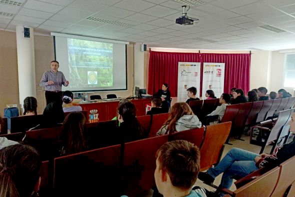 La Fundación Dinópolis divulga la paleobotánica entre escolares y mayores