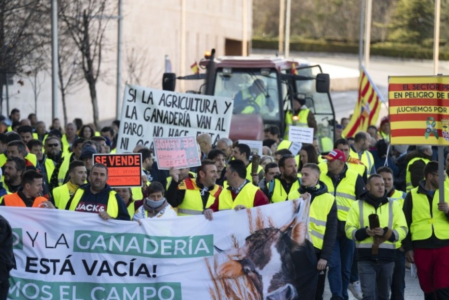 Las organizaciones agrarias fletan dos autobuses desde la provincia de Teruel para la manifestación de este lunes en Madrid