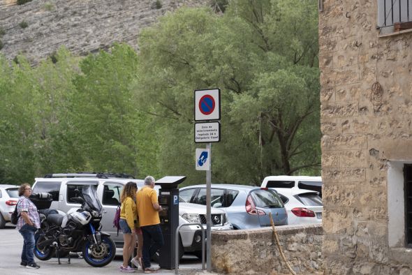 Los empadronados en pueblos de la Sierra no pagarán en horas laborables en la zona azul de Albarracín