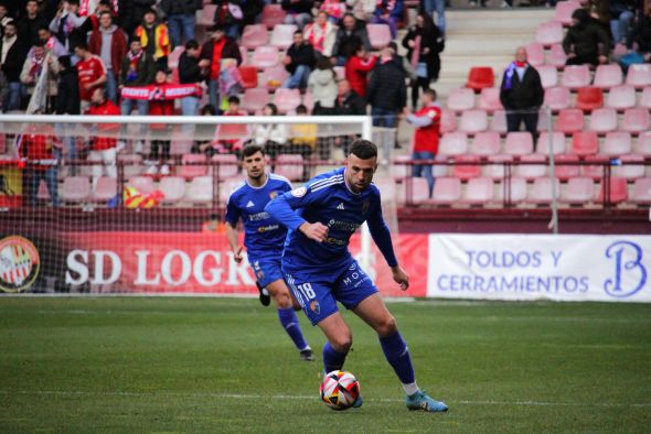 El CD Teruel da un paso más hacia su objetivo con el triunfo en Las Gaunas (0-2)