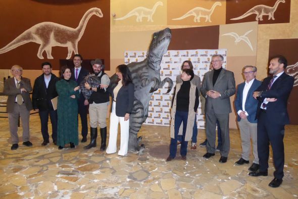 Un dinosaurio carnívoro 'vivo' de 4 metros se incorpora a los contenidos de Dinópolis