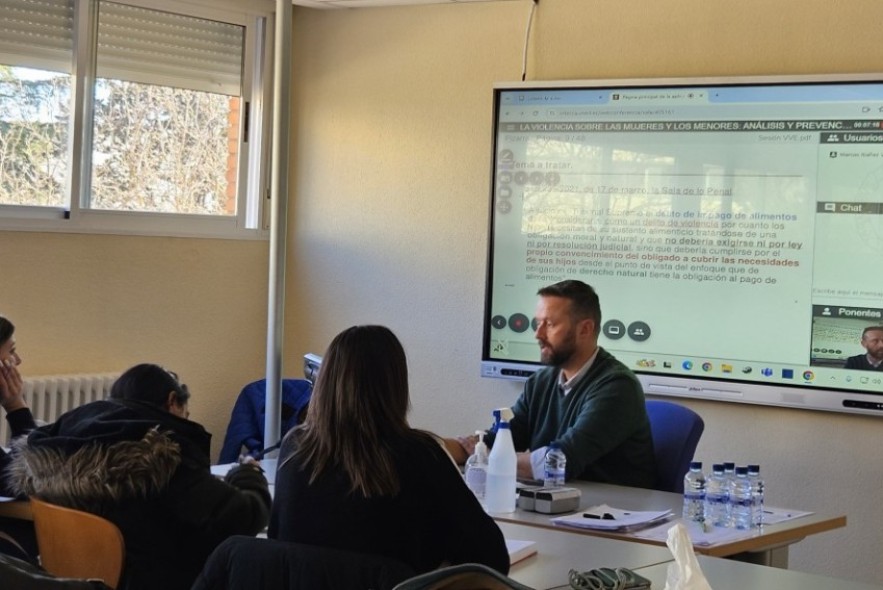 La Guardia Civil imparte un curso sobre violencia contra mujeres y menores en la Uned