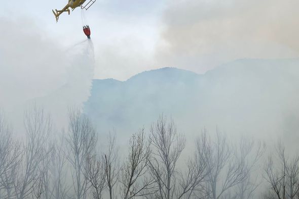 Una quema de rastrojos, posible causa de un incendio entre Albalate y Ariño que ya está controlado