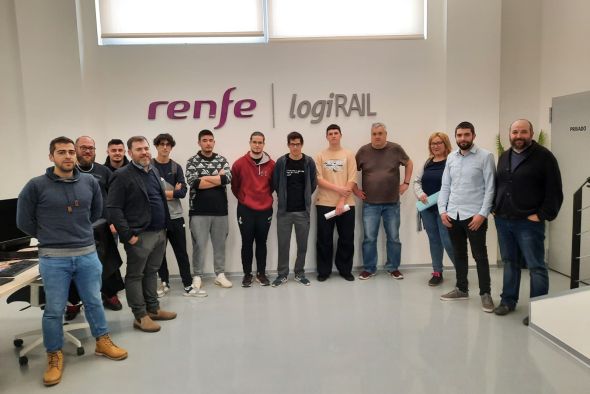 El Centro de Competencias Digitales de Renfe imparte un taller práctico a alumnos de FP del IES Segundo de Chomón