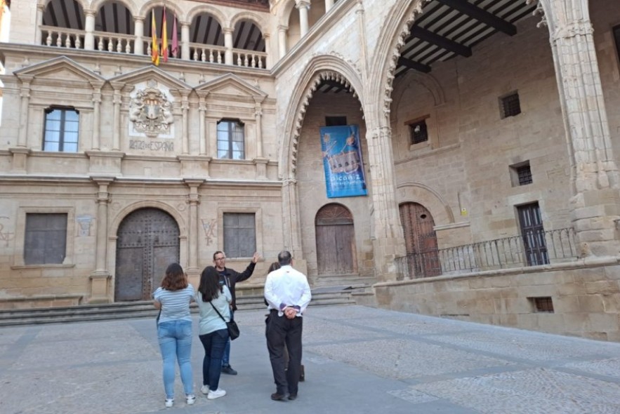 Las previsiones turísticas para Semana Santa son halagüeñas en la provincia pero los hosteleros miran al cielo