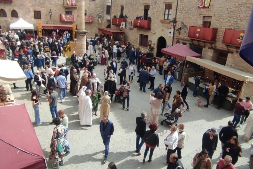 Maridaje de vinos y entretenimiento en Cretas,  con promesas de apoyar una futura Denominación de Origen