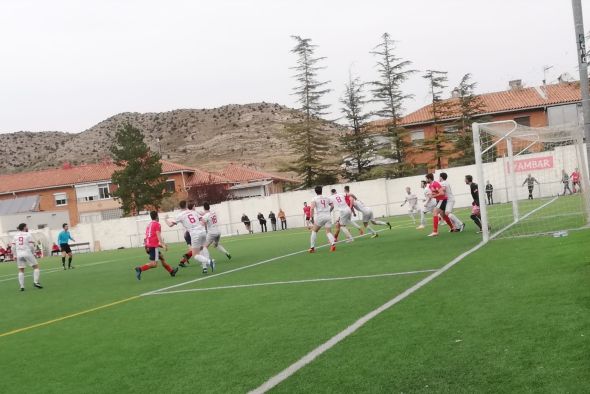 El Utrillas vuelve por fin a la senda del triunfo en su partido ante el Fraga (2-1)