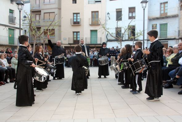 Un millar de personas aprenden en las escuelas del tambor y garantizan el futuro del consorcio de la Ruta