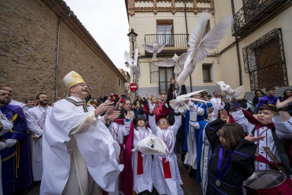 El mal tiempo impide la procesión turolense de la Virgen de la Esperanza y el Cristo Resucitado