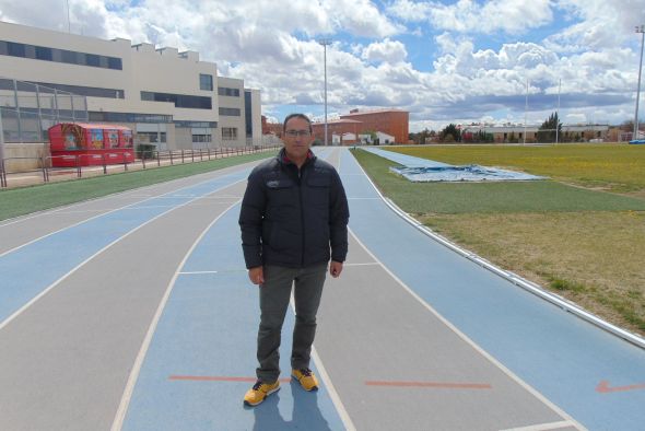 César Torrente, presidente de la Asociación Atlética Turolense: Teruel lo tiene todo para recibir atletas que quieran mejorar sus marcas y entrenar a alto nivel