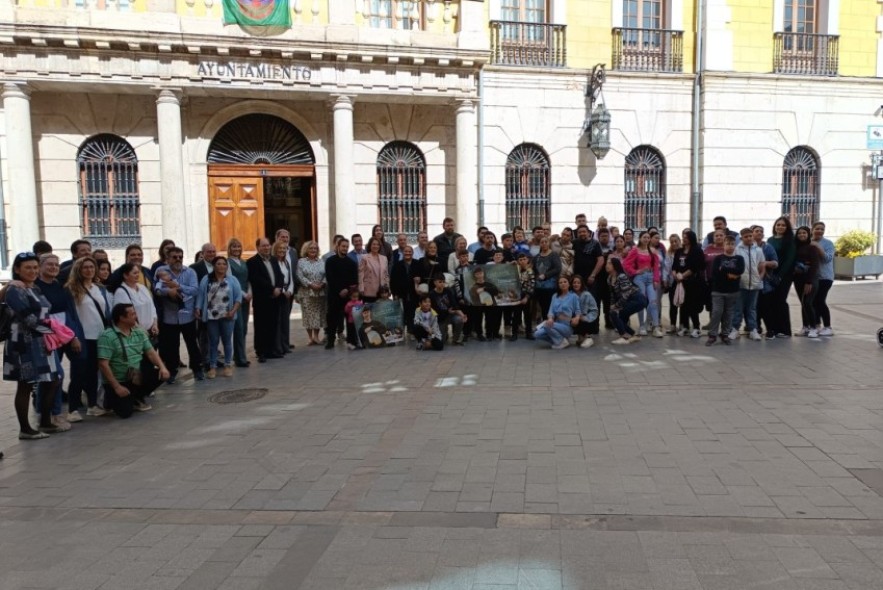 El Pueblo Gitano en Teruel celebra  su día con la corporación municipal de Teruel