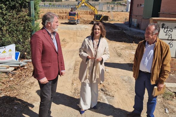 La empresa adjudicataria inicia las obras de construcción de la piscina climatizada de Los Planos, en Teruel