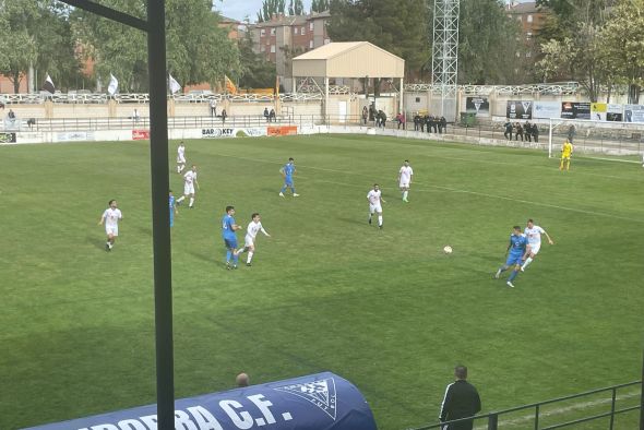 El Andorra asegura su plaza para la próxima campaña en Tercera División (1-1)