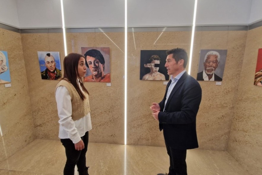 El centro Sociocultural de San Julián de Teruel acoge la exposición 'Esto no es una película'