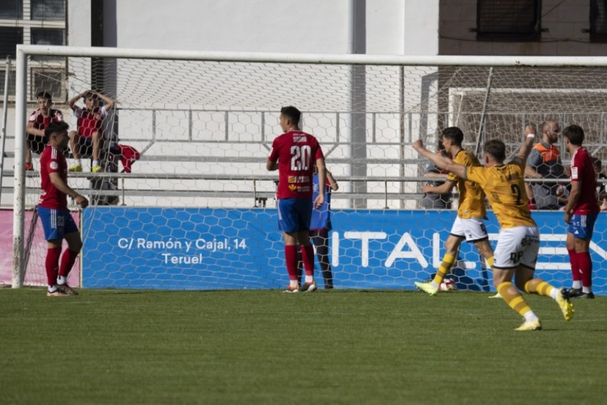 El CD Teruel cae ante Unionistas y se complica la permanencia (1-2)