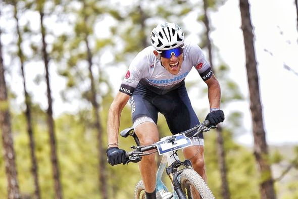 Roberto Bou termina octavo en su estreno en la Fred.Olsen Express Transgrancanaria Bike