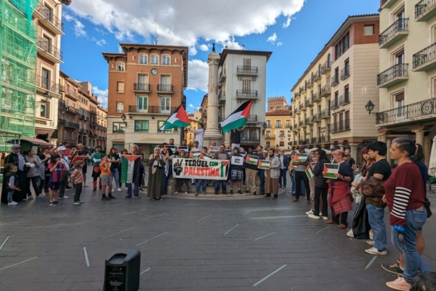 Unas 70 personas gritan en el Torico contra el fin de la ocupación de Gaza