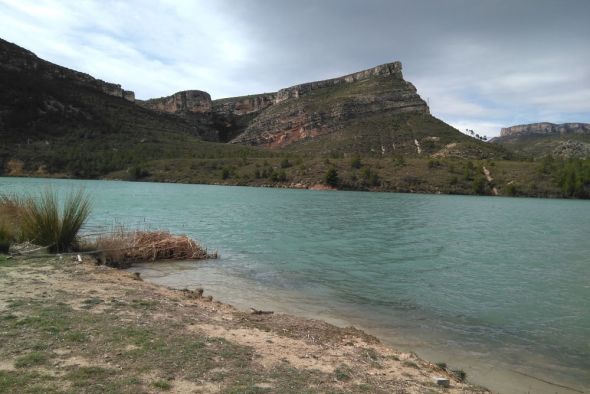 Castellote aconseja no bañarse en el embalse de Santolea debido a los lodos