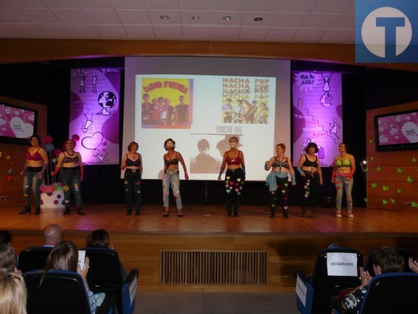Las imágenes del desfile del grupo Mucho por vivir de la AECC