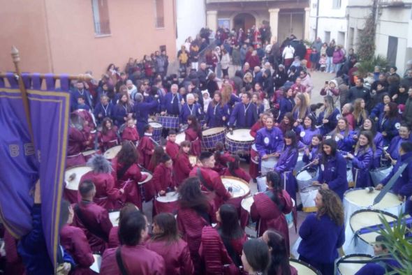 Alrededor de 600 personas participan en la XXVI edición de Tamboas en Ariño