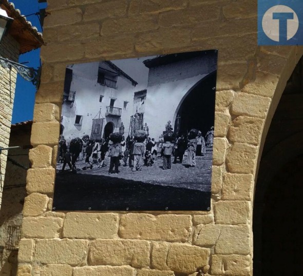 Cantavieja expone en sus calles doce grandes fotos del siglo pasado
