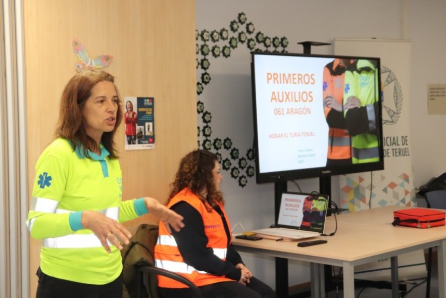 Los mayores de la residencia Turia aprenden técnicas  de Primeros Auxilios