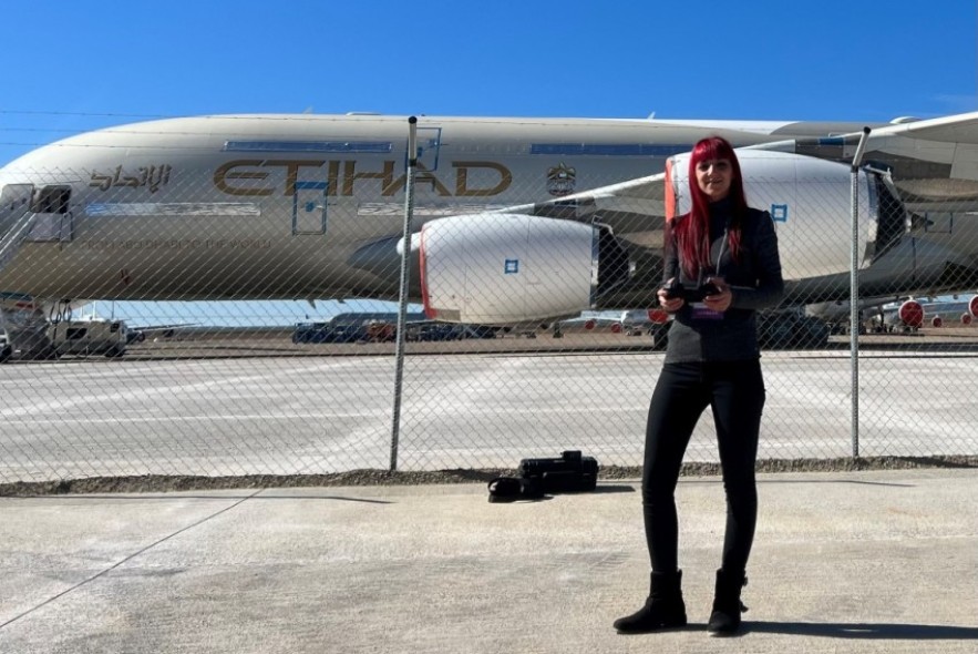 La joven emprendedora que ha hecho del cielo su aula, su oficina y su territorio de cambio