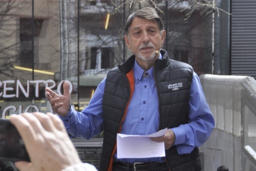 Jesús Cuesta, actor y poeta: “Poesía y teatro se parecen  en que ambos tienen una idea esencial que te impulsa a escribir”