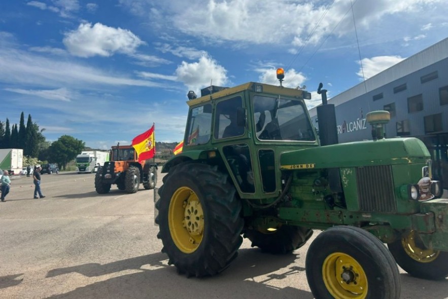 Alcañiz inaugura la ruta provincial de tractores clásicos de más de 470 kilómetros