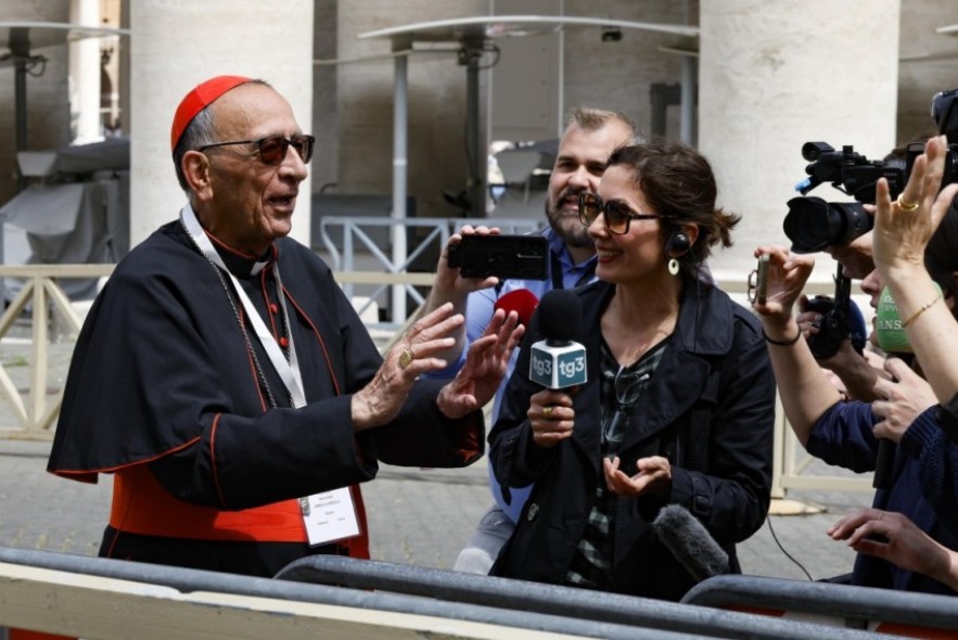El cardenal Omella ante la elección del papa: El debate no es si debemos ser progresistas o conservadores