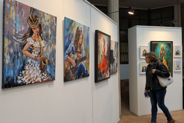 Los alumnos de pintura  de la Universidad Popular de Andorra exponen su trabajo