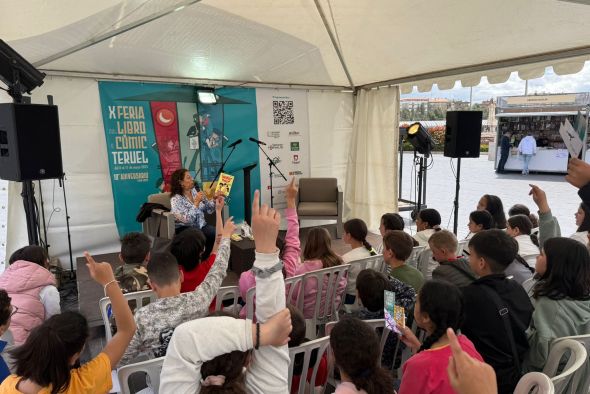La Feria del Libro y el Cómic de Teruel afronta su jornada central mirando de reojo al cielo