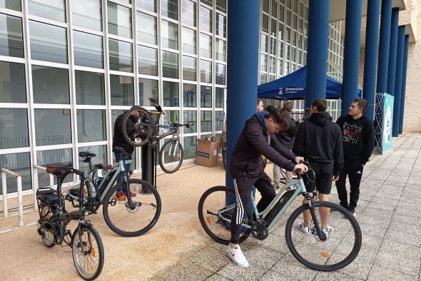 El Campus de Teruel acoge una jornada de promoción del uso de la bicicleta
