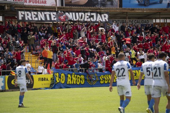 La ciudad de Teruel venera a su equipo de fútbol