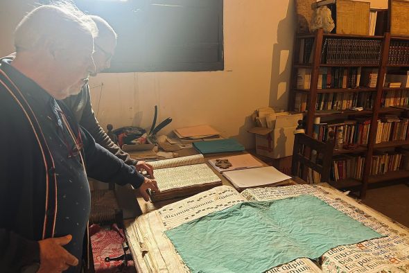 Estudian cómo poner en valor los antiguos libros de coro de la capilla de la Soledad