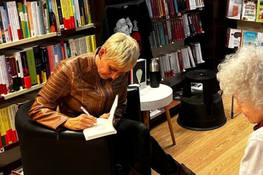 Silvana Vogt, escritora y librera: “En América nos tomamos todo con humor para sobrevivir...  acá lo llaman Realismo Mágico”