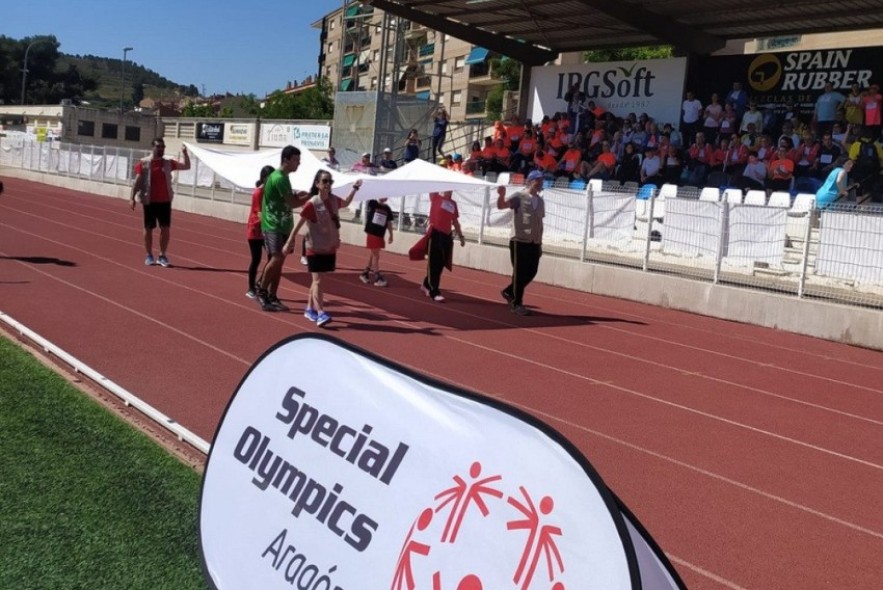 Atletismo y Goalball para todos en las pistas de Alcañiz