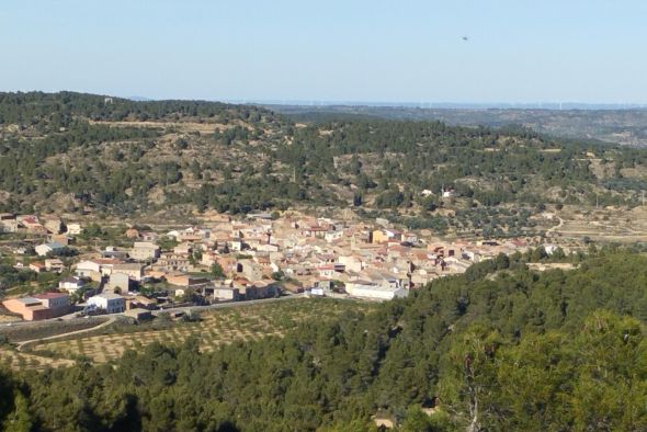 Valdeltormo modificará el PGOU para blindarse contra  aerogeneradores y placas