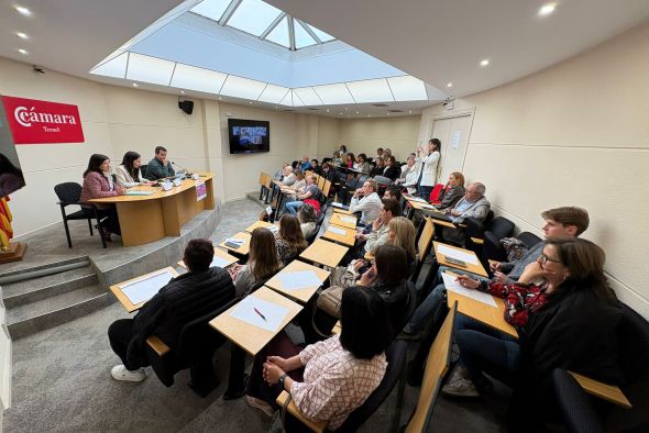 Un centenar de hosteleros debate sobre los nuevos requisitos legales del sector