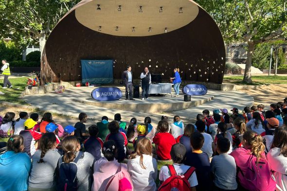 180 escolares de Alcañiz participan en una yincana para aprender el ciclo del agua