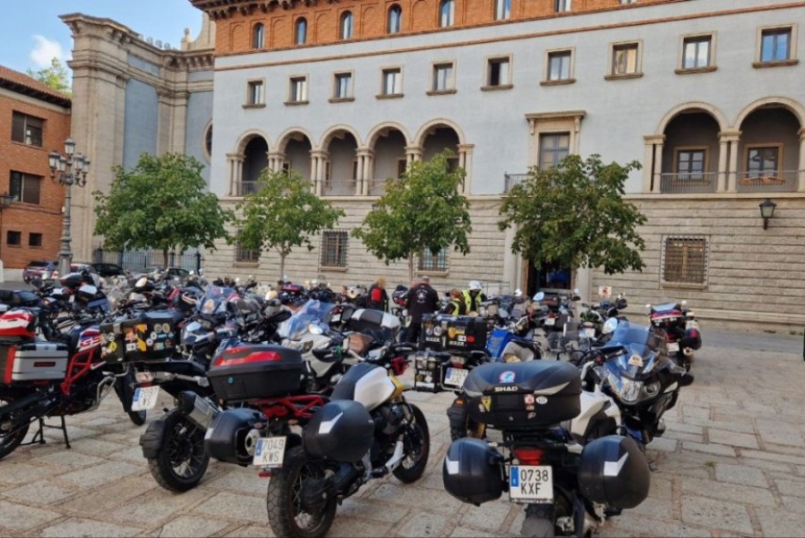 Literatura y motos: el Silver Reader Motoclub revalida su compromiso con el Camino del Cid