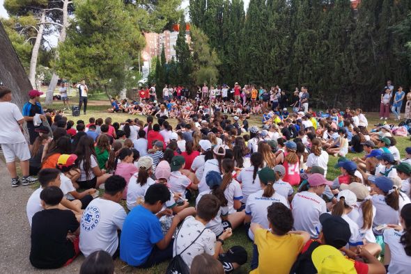 Más de 700 escolares en una concentración de orientación en el parque de Los Fueros