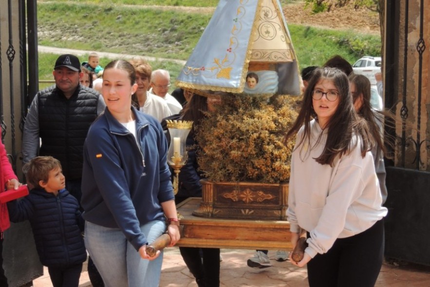 Segura de Baños procesiona al Santuario de la Virgen de la Aliaga