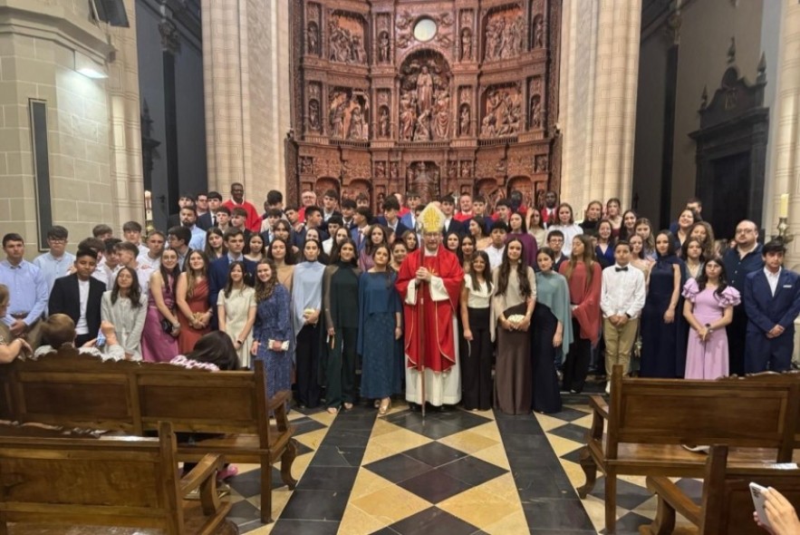 83 jóvenes reciben el sacramento de la Confirmación en la Catedral de Teruel en el marco del Jubileo de la Esperanza