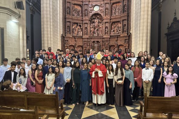 83 jóvenes reciben el sacramento de la Confirmación en la Catedral de Teruel