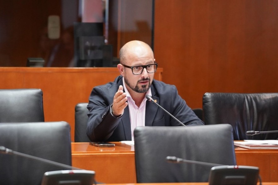 El Parlamento aragonés pide que los colegios reciban frutas, hortalizas y leche de producción local y de temporada