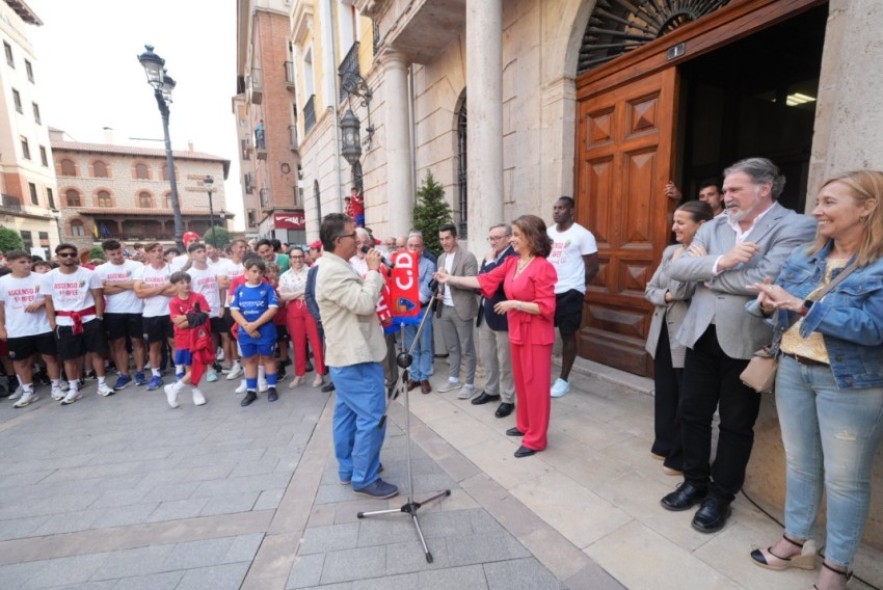 Teruel abarrota el Torico para homenajear a los héroes del ascenso