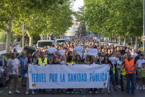 Más de 2.500 turolenses se movilizan para defender la sanidad y contra el cierre de camas en los hospitales